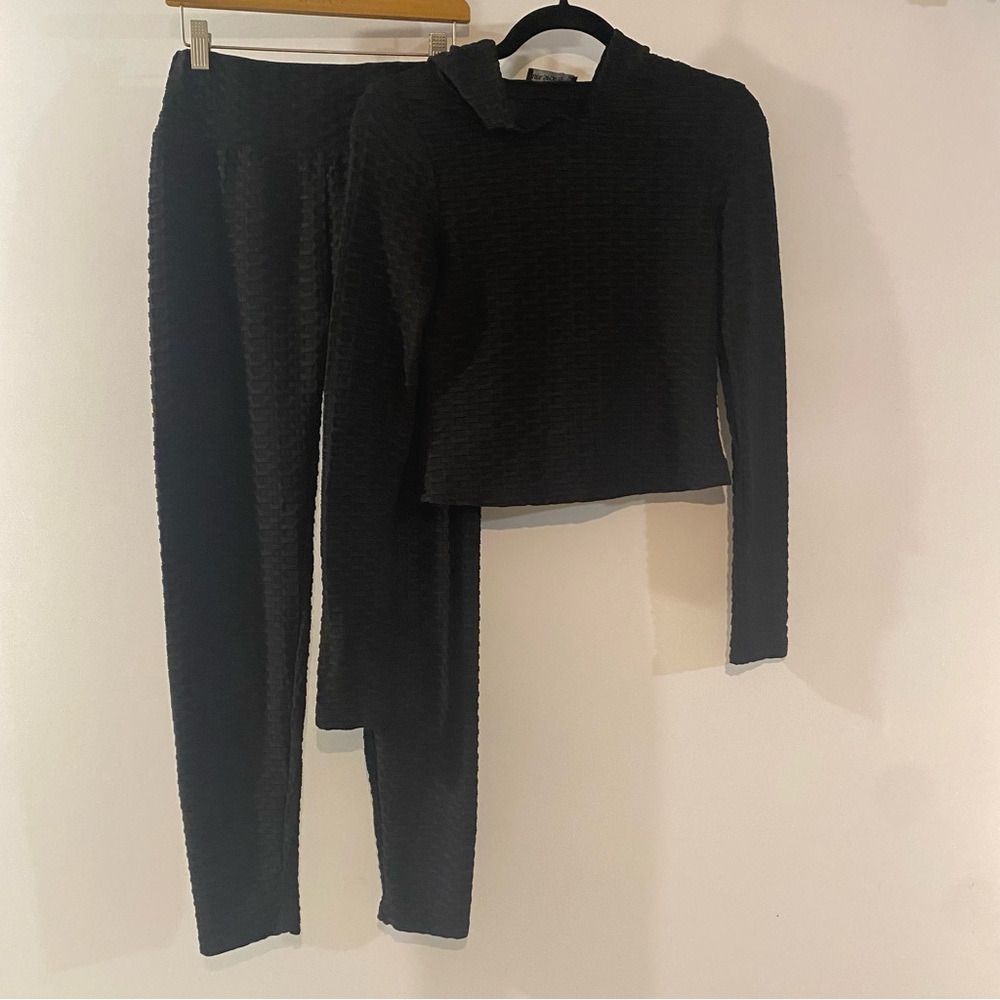 Ara Sports Gym Wear Black Textured 2 Piece Stretch Spandex Set Size S